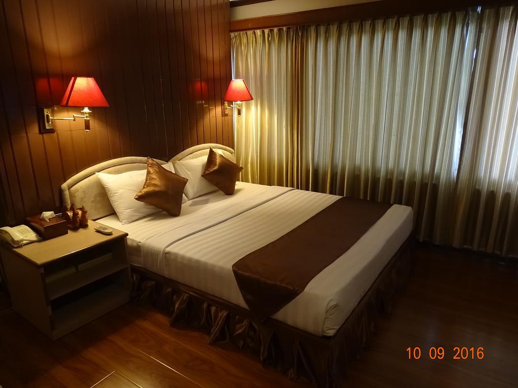 Bed and Breakfast Backpackerz @ Orchid Янгон Екстер'єр фото