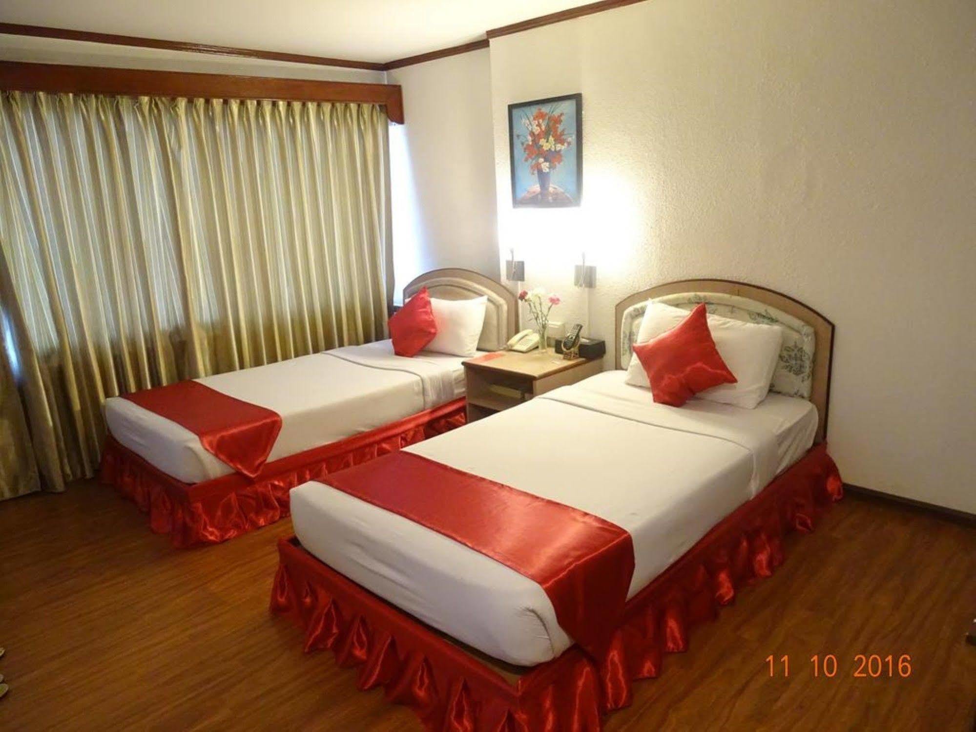 Bed and Breakfast Backpackerz @ Orchid Янгон Екстер'єр фото